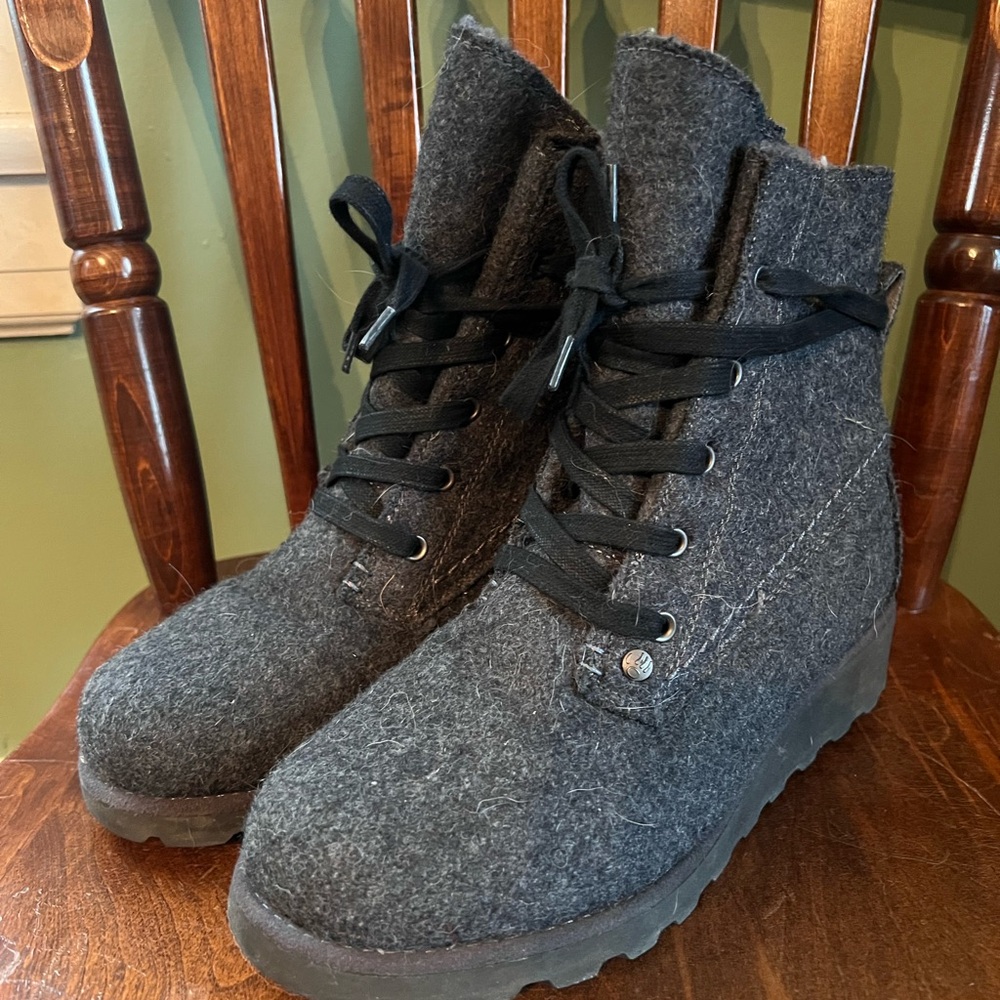 Gray BearPaw Lace-Up Ankle Boots